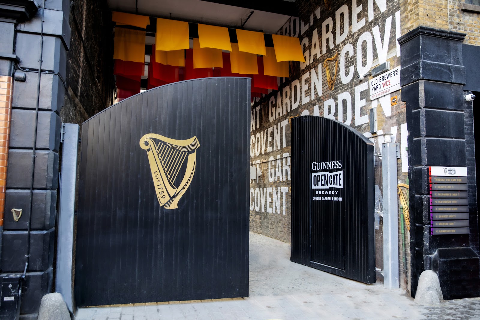 Guinness a Londra: Quando il disegno ti guida (letteralmente) verso una birra.